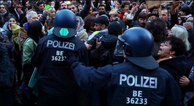 В Германии полиция выстрелила в мужчину с топором перед матчем Евро-2024