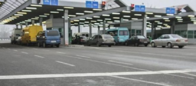 Нестабильная работа электронных баз данных: на границе Украины есть очереди из авто и автобусов