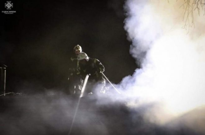 Ночью в Киевской области горели склады: огонь охватил 1000 квадратных метров площади
