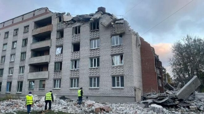 В Славянске ударом РФ разрушено общежитие местного колледжа