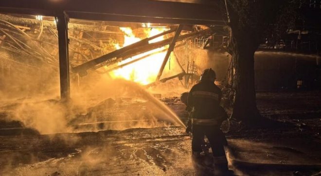 В Кременчуге российский &#171;шахед&#187; попал в нефтеперерабатывающий завод, произошел пожар