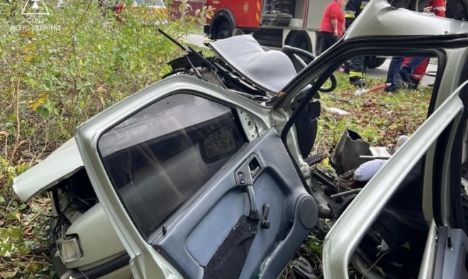 От авто остались куски металла: во Львовской области в ДТП с несовершеннолетним водителем погиб его друг