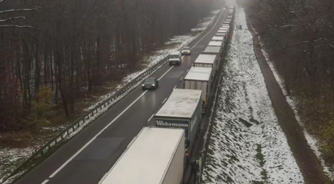 С польской стороны на границе Украины в очереди стоят более 2000 единиц транспорта 