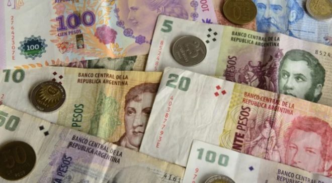 Аргентина намерена провести резкую девальвацию песо
