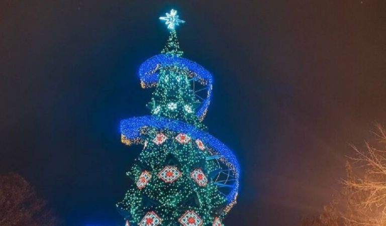 Сколько денег в городах Украины потратили на украшения для новогодних ёлок: цифры