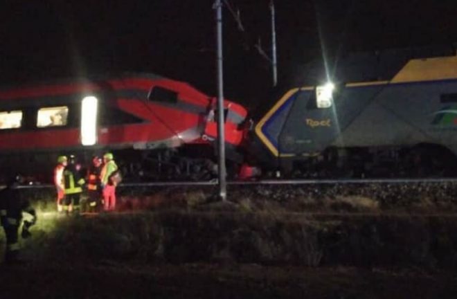 17 пострадавших: в Италии произошло лобовое столкновение двух поездов