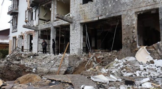 Атака РФ на гостиницу в Харькове: россияне били ракетами С-300, количество раненых возросло до 13-ти