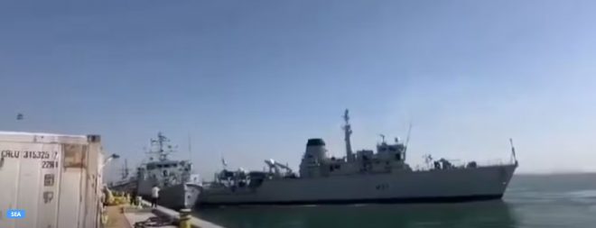 Два военных британских корабля столкнулись в порту Бахрейна