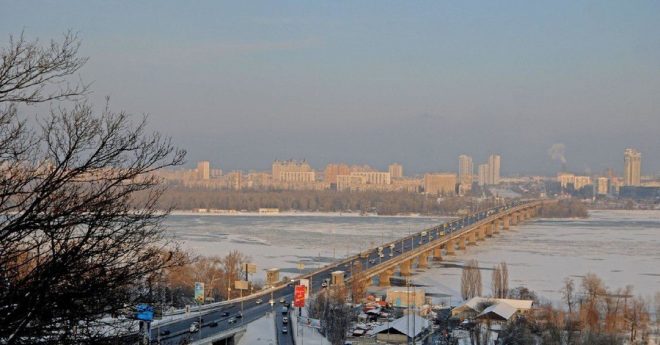 Из-за ДТП на мосту Патона в Киеве затруднено движение транспорта в направлении левого берега