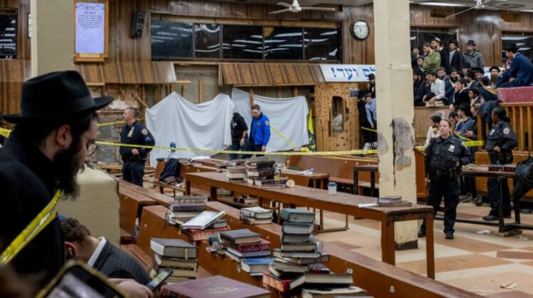 В Нью-Йорке хасиды вырыли тоннель под синагогой и подрались с полицией при попытке его залить бетоном