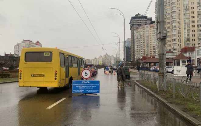 В Киеве на Оболони появляются и исчезают блокпосты: что известно о цели их размещения