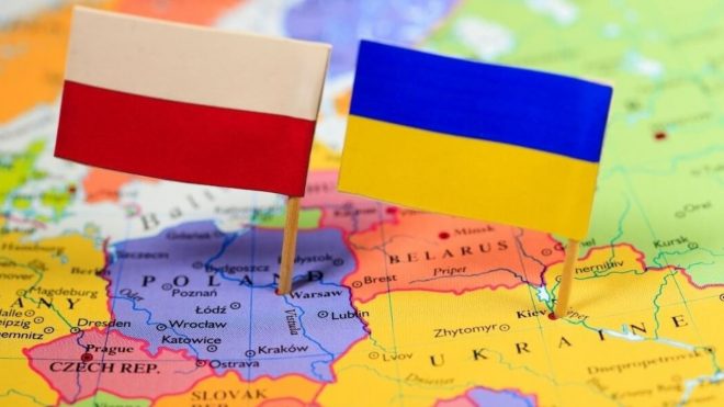 Число украинцев, считающих Польшу однозначно дружественной к Украине, снизилось до 33% &#8212; опрос