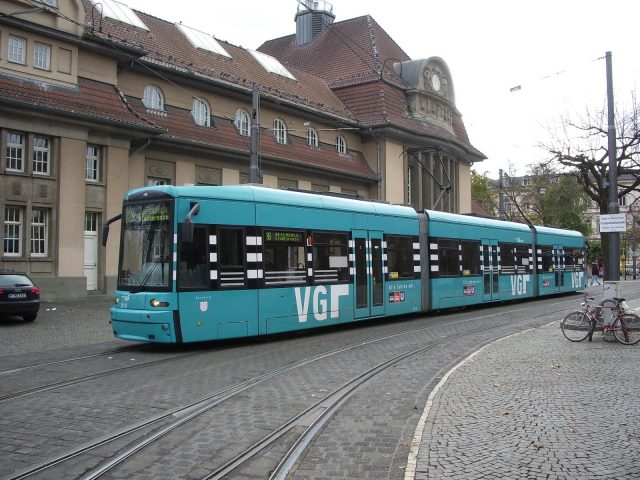 В Германии остановились автобусы и трамваи: работники общественного транспорта проводят забастовку