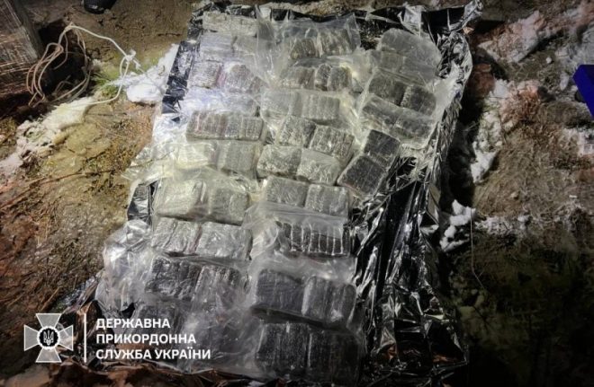 На Волыни вблизи границы сбили дрон с 22 кг наркотиков на 13 млн гривен