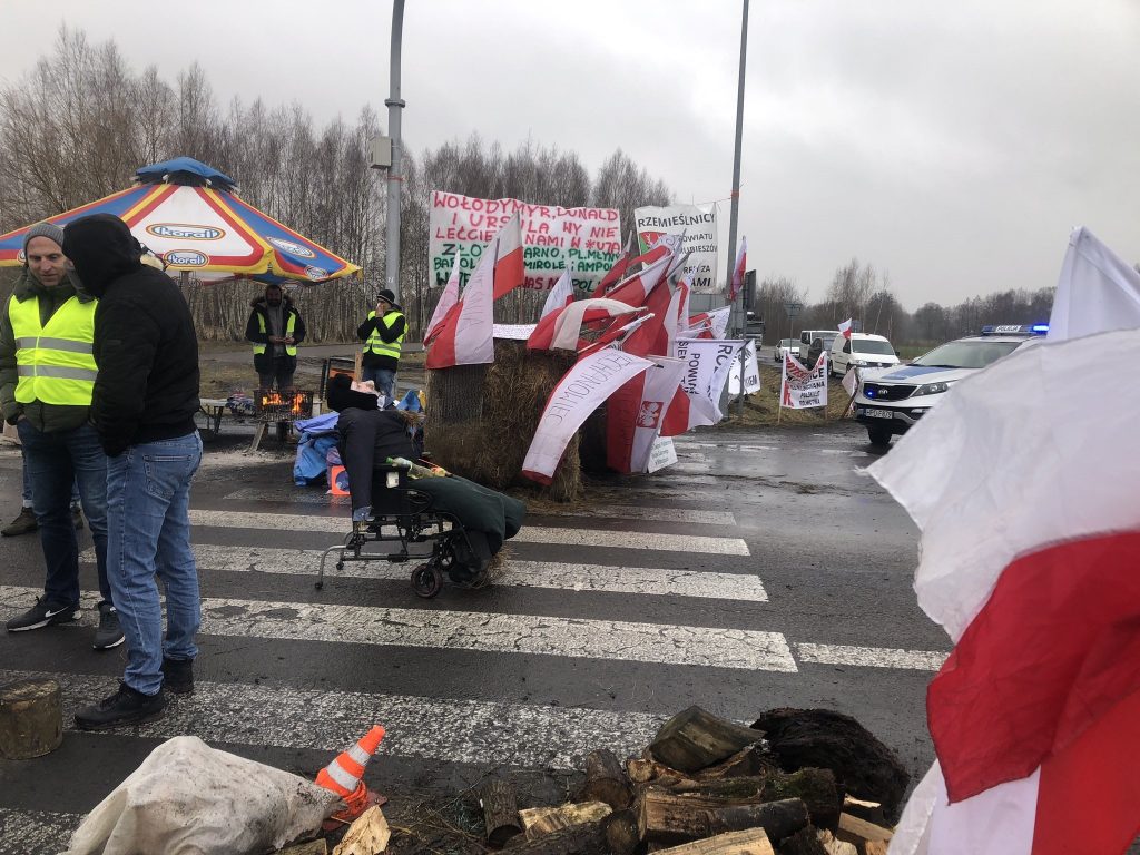 Начался митинг польских фермеров, которые блокируют границу с Украиной