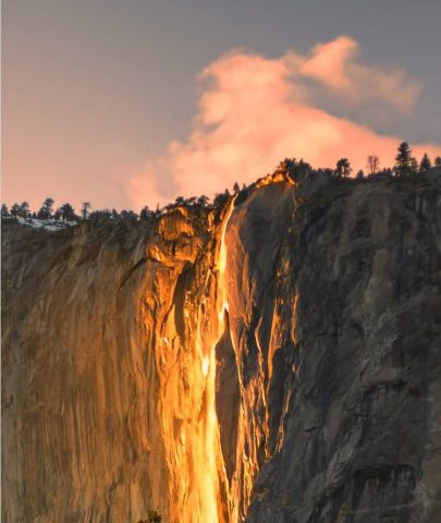 В Калифорнии в национальном парке люди наблюдали огненный водопад