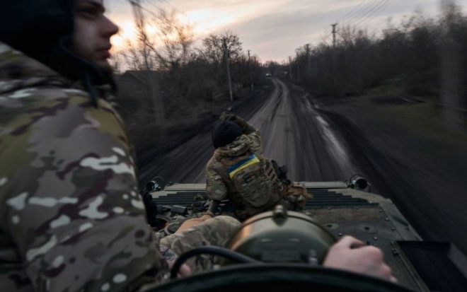 В ожидании помощи от США: Украина отступает из сёл на восточном фронте &#8212; NYT