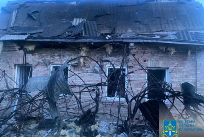 Разрушены 40 частных домов, 2 многоэтажки, 12 авто, 4 раненых гражданских: обновлены данные о ракетной атаке РФ под Киевом
