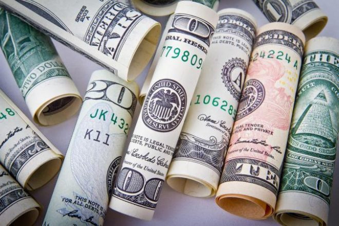 Доллар поднялся до 40 гривен, евро тоже подорожало: украинские бменники обновили курсы валют