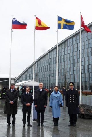 Флаг Швеции официально подняли в штаб-квартире НАТО