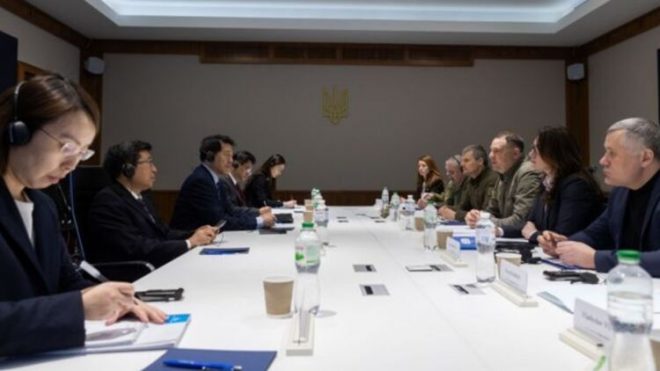 Спецпредставитель Китая прибыл в Киев и встретился с Ермаком: о чем говорили