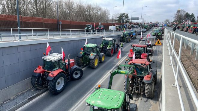 На дорогах Польши &#8212; масштабные автомобильные пробки: фермеры проводят акцию протеста