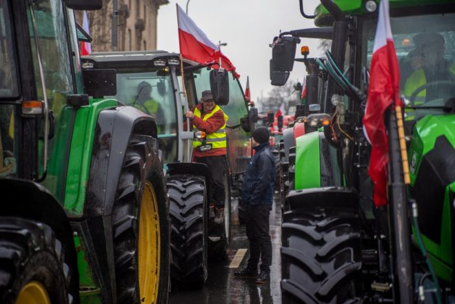 Сегодня на окраине Варшавы польские фермеры в знак протеста заблокируют дорогу