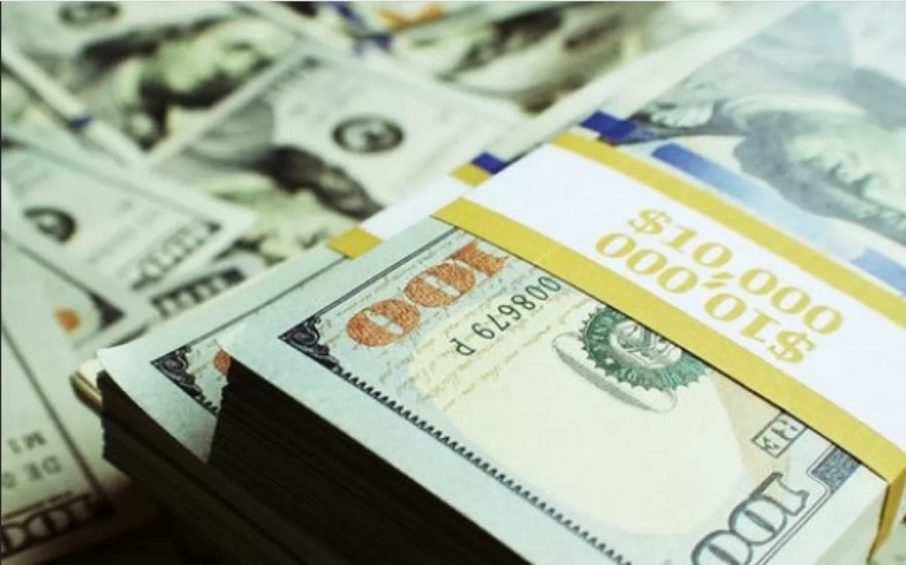 За май 2024 украинцы скупили рекордные 2,2 млрд долларов наличными