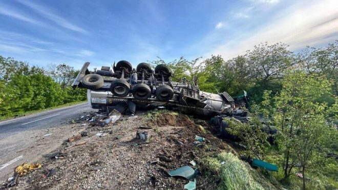 Водитель погиб: на трассе Одесса-Рени столкнулись грузовик и автоцистерна