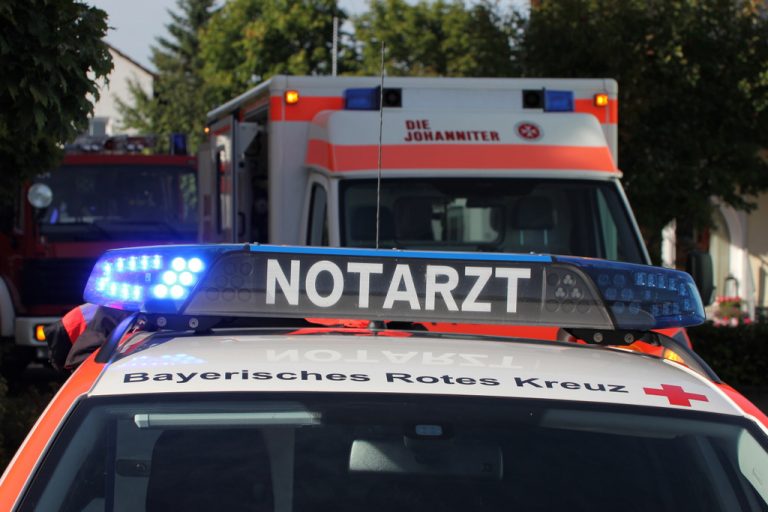 16 пострадавших: в Германии произошло ДТП со школьным автобусом, его &#171;подрезала&#187; легковушка
