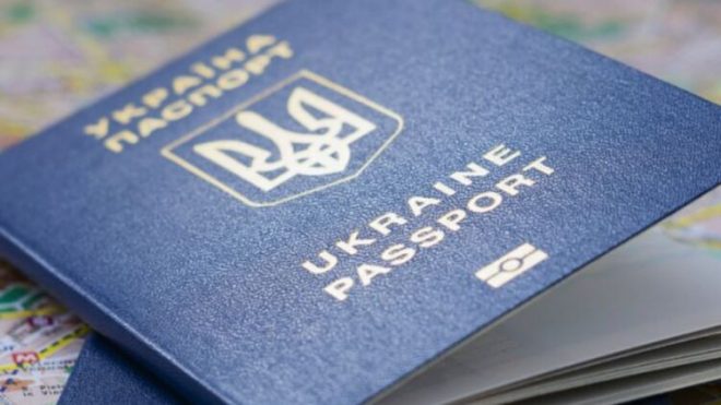 Украинское консульство в Лондоне ввело ограничения на выдачу загранпаспортов