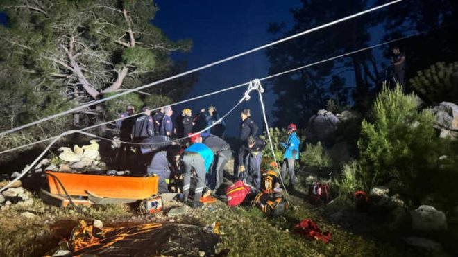 В Анталии на канатной дороге произошла авария, одна кабина разбилась: есть погибшие, 10 пострадавших