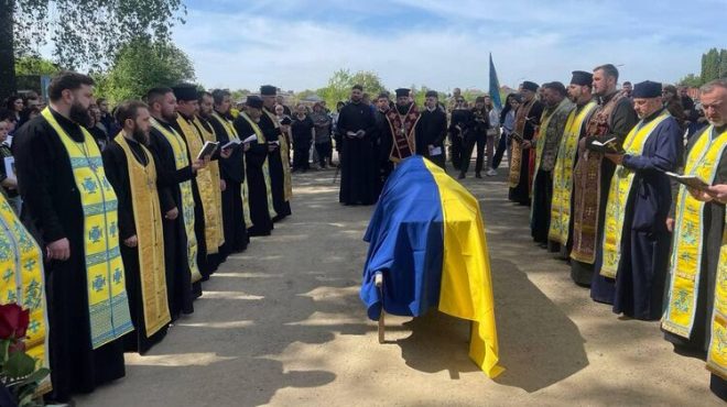 В Черновцах появилась первая братская могила погибших украинских военных