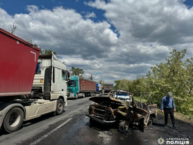 У пятерых человек травмы: возле Коблево на Николаевщине в ходе ДТП загорелось авто