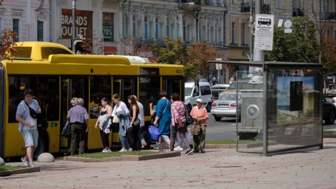 В Киеве 4 и 5 мая изменят маршруты автобусов и троллейбусов из-за ярмарок