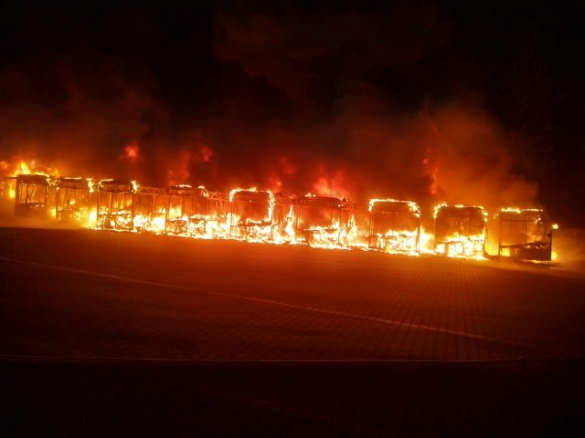 Возле польского Катовице произошел масштабный пожар, сгорели более десятка автобусов