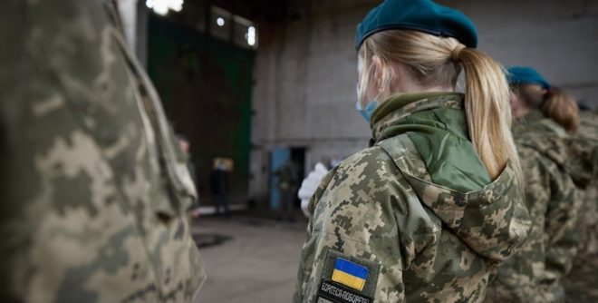 Украинским женщинам с медобразованием нужно обновить свои данные в ТЦК: каких специальностей это касается