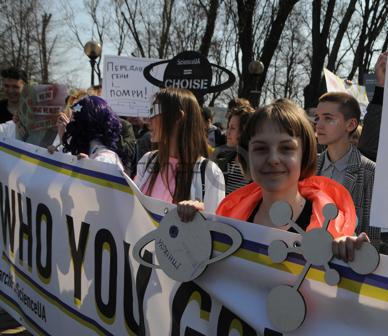 В Киеве прошел костюмированный научный марш-перформанс