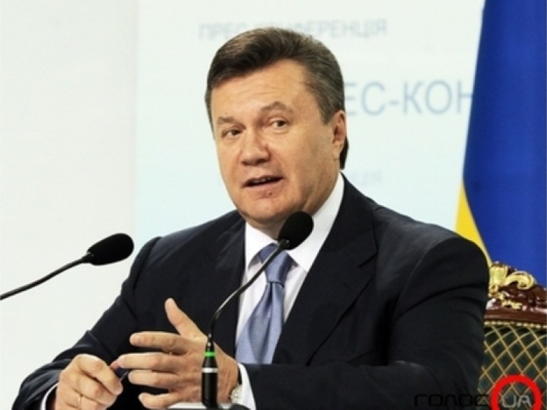 Янукович заверил, что к 2015 году укрытие над четвертым реактором будет построено