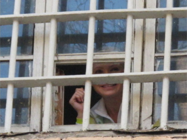 К Тимошенко в колонию теперь сможет приходить личный массажист