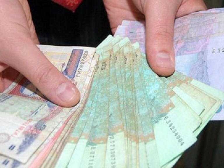 Месячный доход до 2 тысяч гривен не должен облагаться налогом — экономист