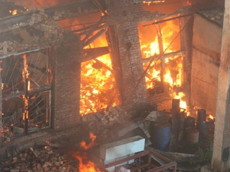 В Шостке горело общежитие: 20 человек эвакуировали