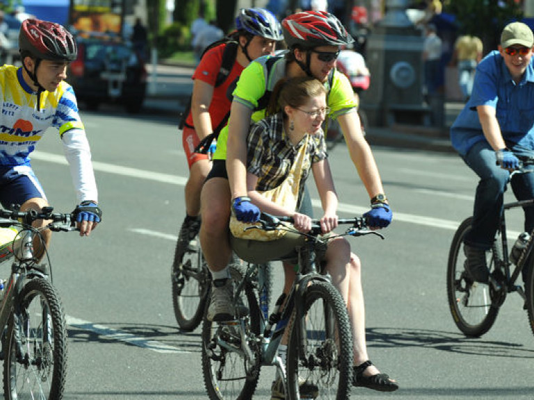 Количество велосипедистов на улицах возрастет, когда подорожает бензин – эксперт