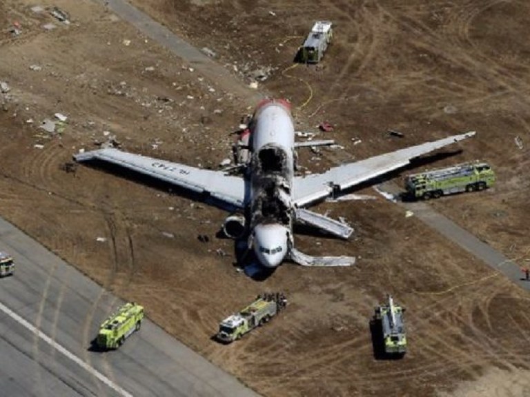 В Сан-Франциско разбился «Боинг-777», 2 человека погибло