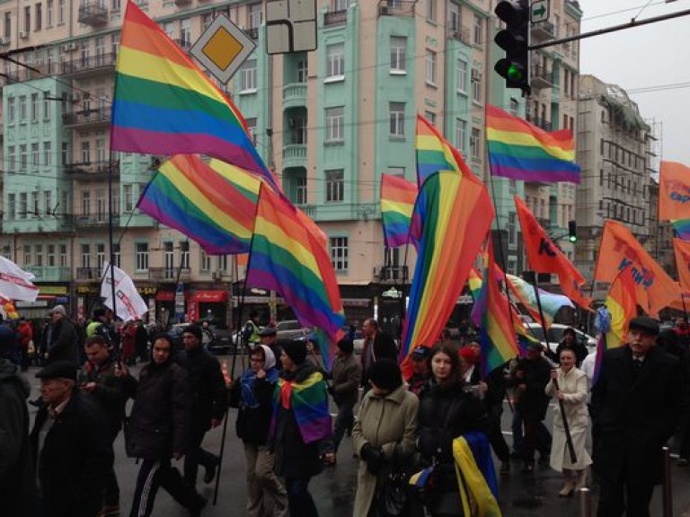 Гей-сообщество принимает активное участие в шествии оппозиции