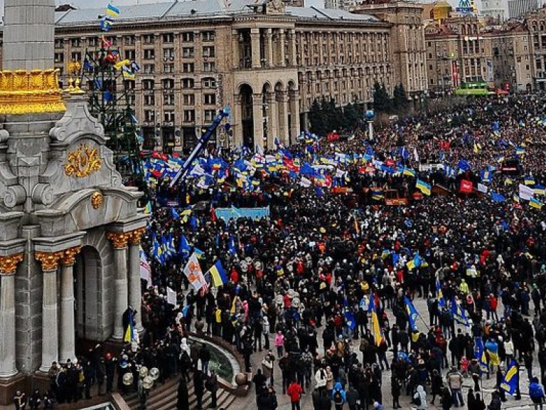 Майдан просит солдат и офицеров не идти против народа