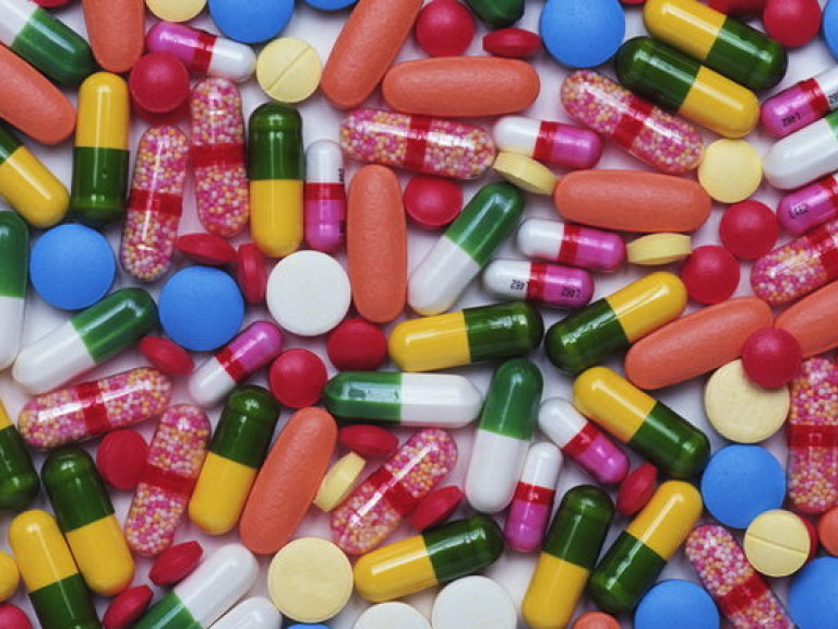 Украинцы покупают меньше лекарств, но тратят на них больше