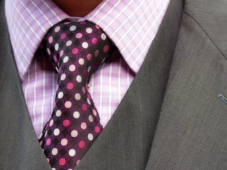 Тугой галстук вреден для зрения — ученые