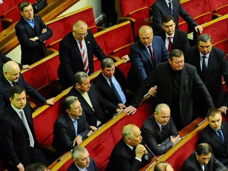 Балоге и Домбровскому вернули депутатские мандаты