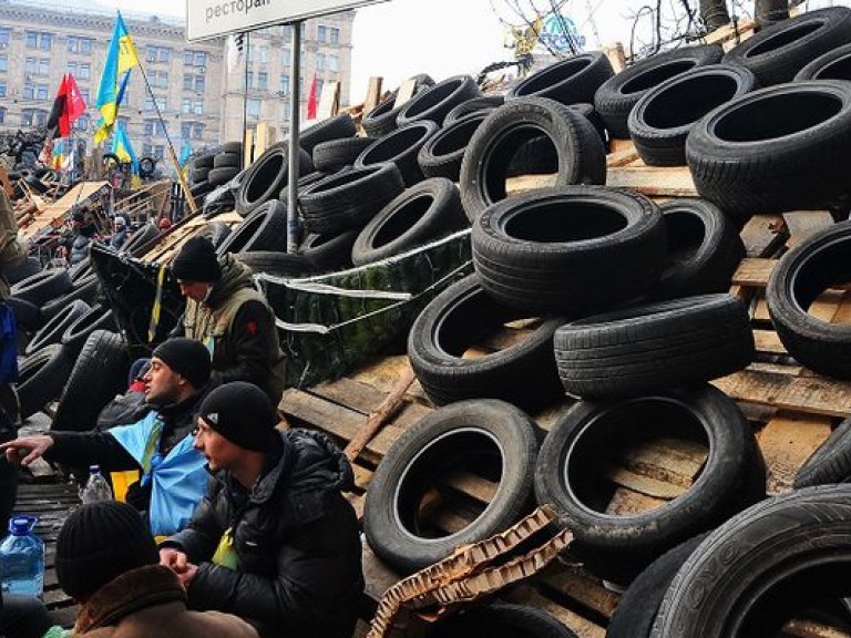 Майдан необходимо освобождать от баррикад – политолог